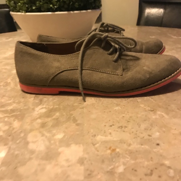 Flats - Picture 3 of 5